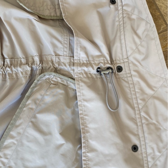 Burberry Brit women’s M rain/utility jacket. Lightweight Unlined. - Picture 9 of 12